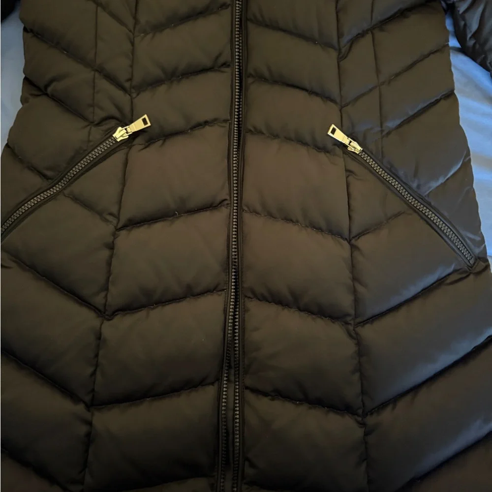 Tahari Black Down Puffer Coat with Removable Faux Fur Hood | Size M | Like New - Picture 4 of 16